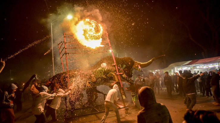 Militanții pentru drepturile animalelor cer interzicerea unui festival cu tauri după moartea unui animal