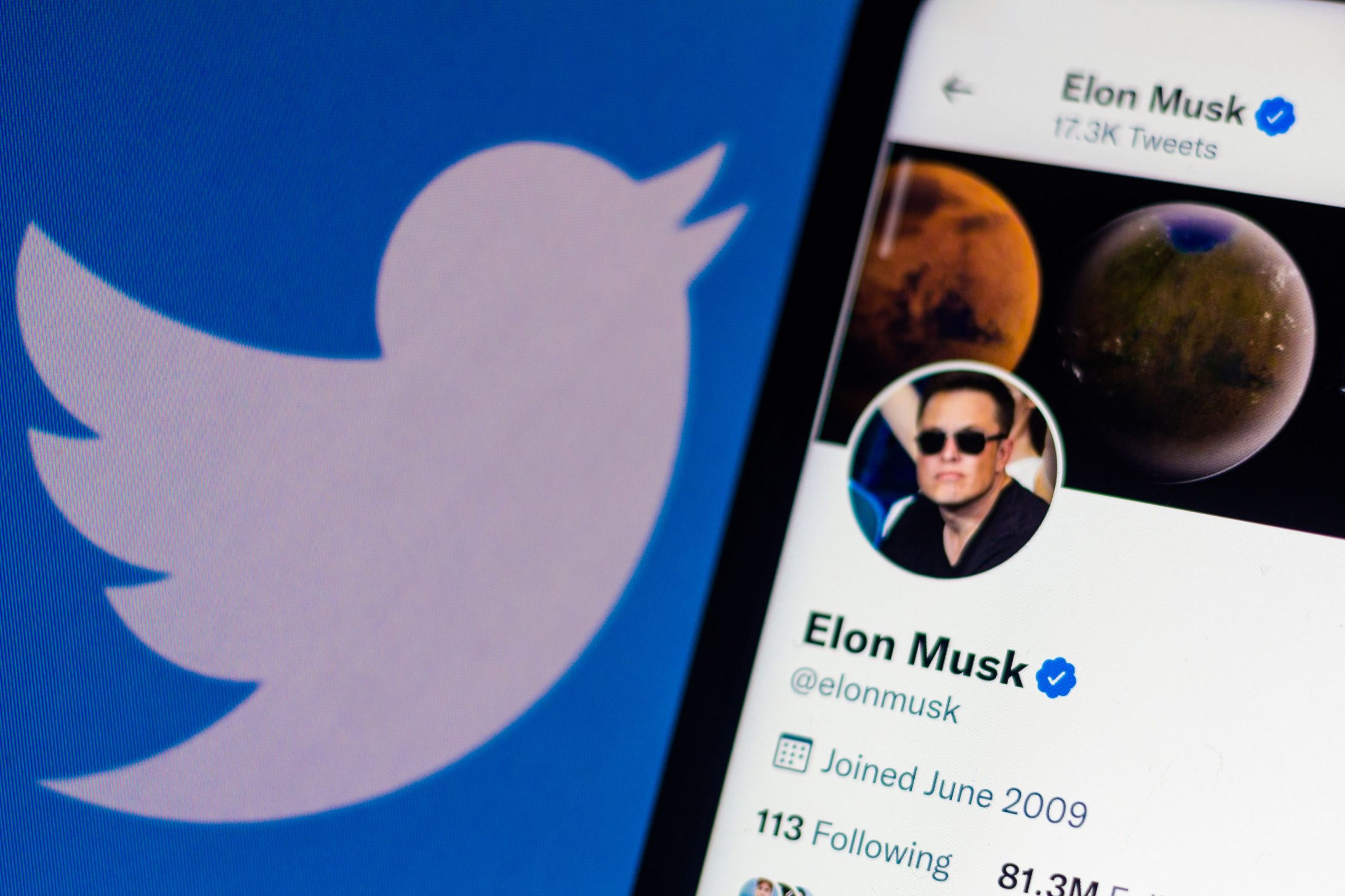 Twitter Blue va fi relansat luni cu 3 dolari mai mult pentru utilizatorii aplicației de pe iPhone, după ce Elon Musk s-a plâns de taxa Apple pentru App Store