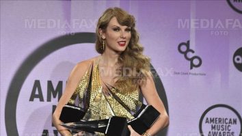 Taylor Swift a fost desemnată artista anului la American Music Awards