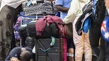 Aeroporturile din Beijing au anulat sute de zboruri pe fondul creșterii numărului de cazuri de COVID-19