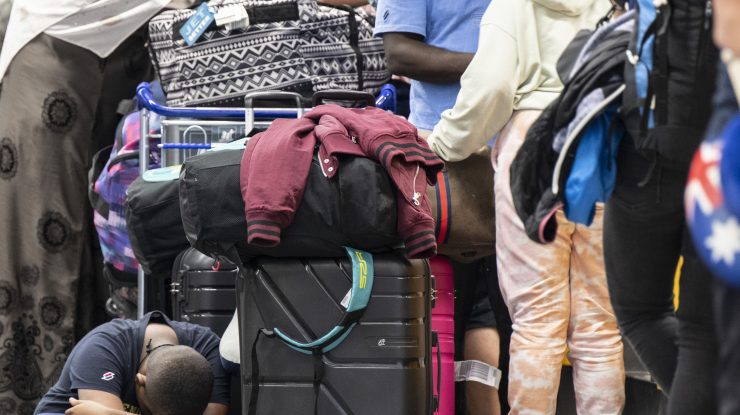 Aeroporturile din Beijing au anulat sute de zboruri pe fondul creșterii numărului de cazuri de COVID-19