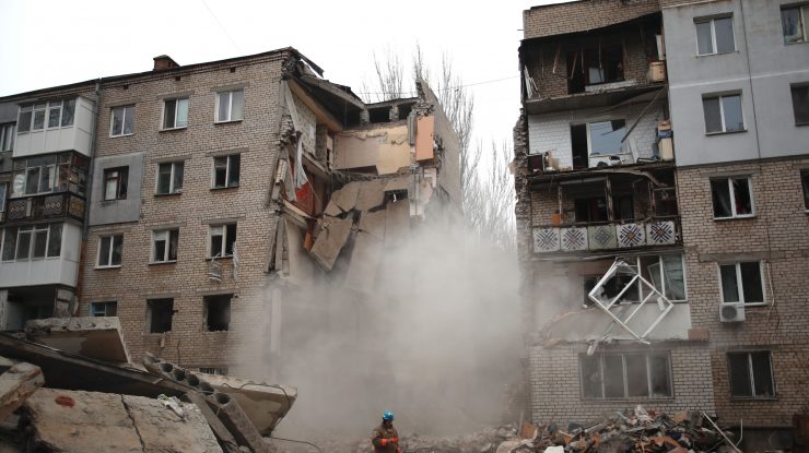 Rusia intensifică bombardamentele din Herson, respingând planul de pace al lui Zelenski