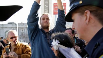 Suspectul în atacul lui Pelosi a declarat că a vrut să o țină ostatică pe președinta Parlamentului și să-i rupă genunchii