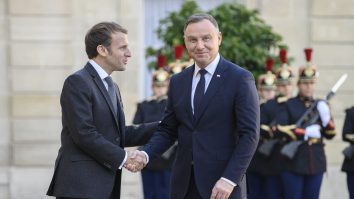 Președintele Poloniei, ținta unei farse. A fost sunat de un fals „Emmanuel Macron”