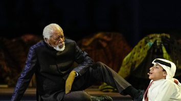 Motivul sfâșietor pentru care Morgan Freeman a purtat o mănușă la ceremonia de deschidere a Cupei Mondiale din Qatar