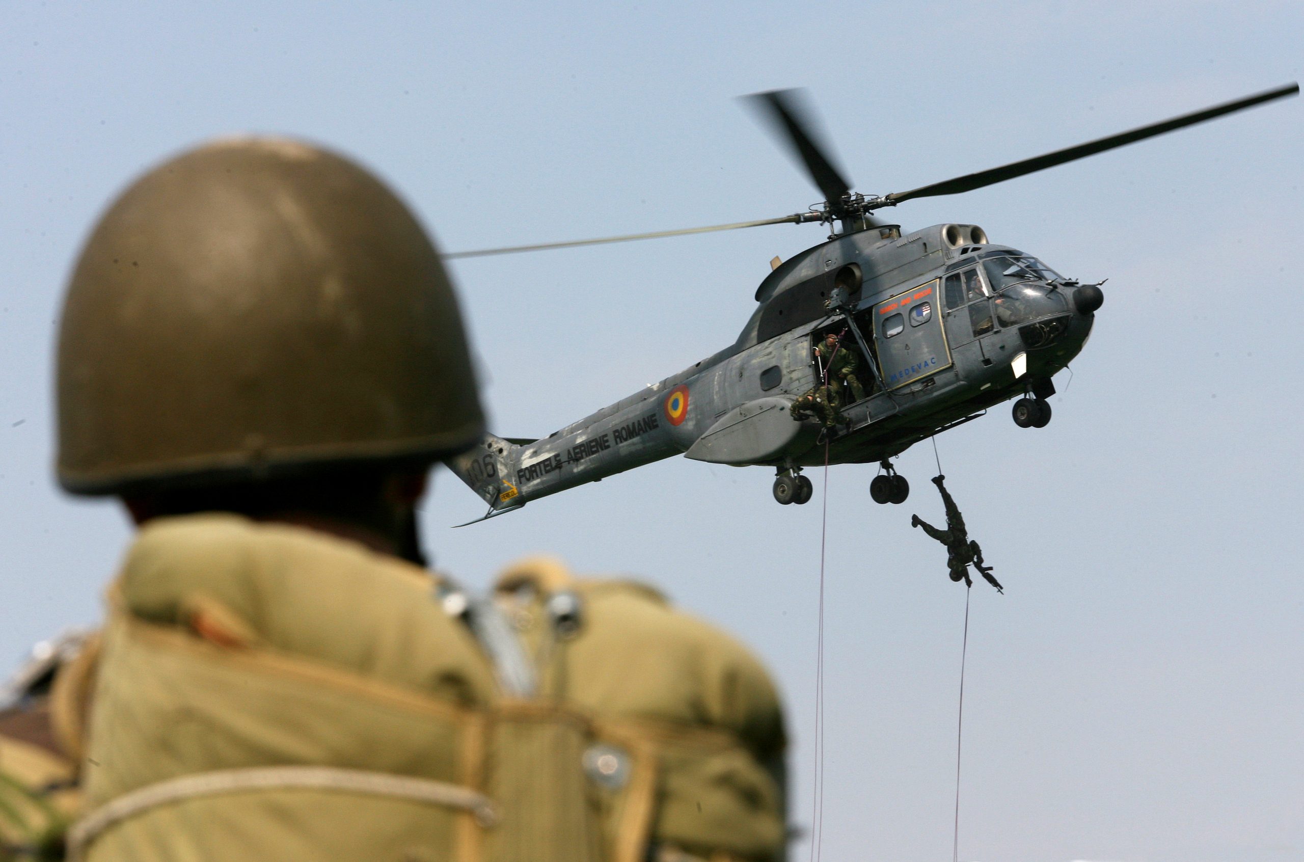 Forţele Aeriene Române, o nouă misiune externă. Anul viitor, 100 de militari şi 4 aeronave F-16 Fighting Falcon vor asigura misiuni de Poliţie Aeriană în Lituania