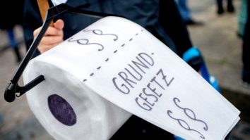 Japonia: încercarea unei abordări neobișnuite.  Autoritățile apelează la hârtia igienică pentru a preveni sinuciderea tinerilor