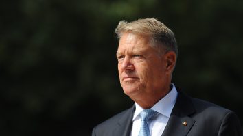 Mesajul lui Klaus Iohannis la început de an școlar: „Noua legislaţie revalorizează cariera didactică. Măririle salariale din acest an sunt un pas în direcţia corectă, dar meritaţi mai mult”
