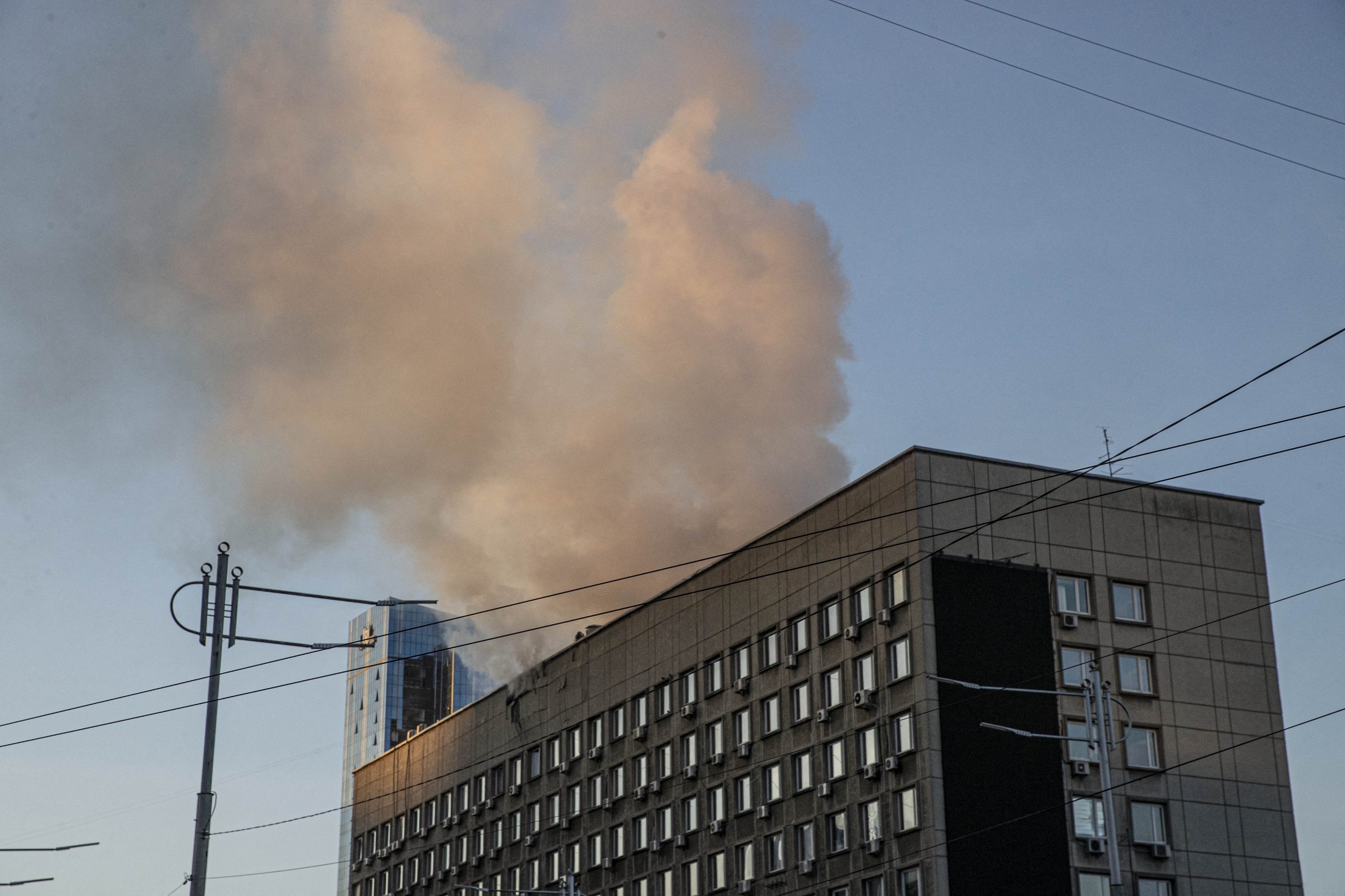 Cel puțin 38 de persoane au fost rănite într-un incendiu izbucnit într-o clădire de apartamente din Manhattan