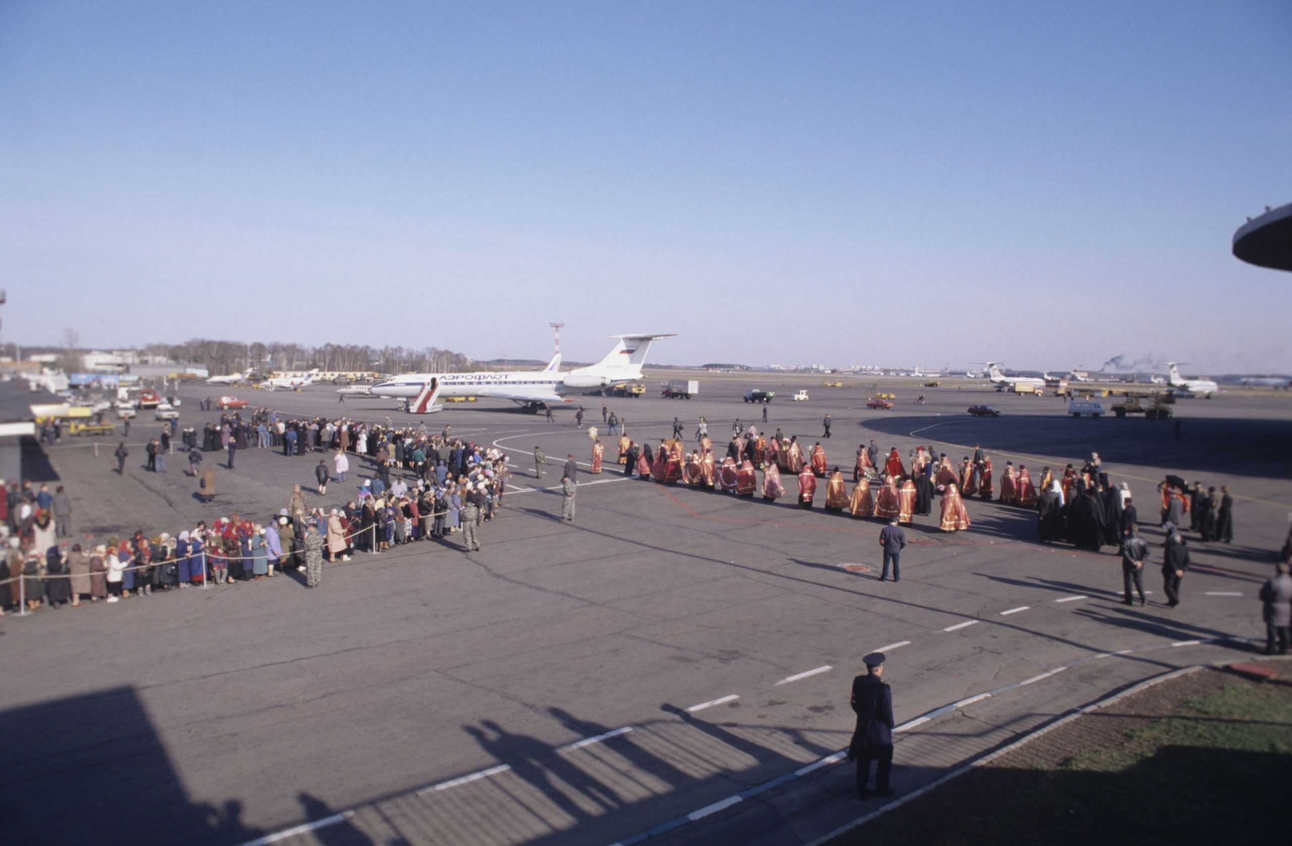 VIDEO. Activiştii de mediu blochează avioanele private pe aeroportul Schiphol din Amsterdam