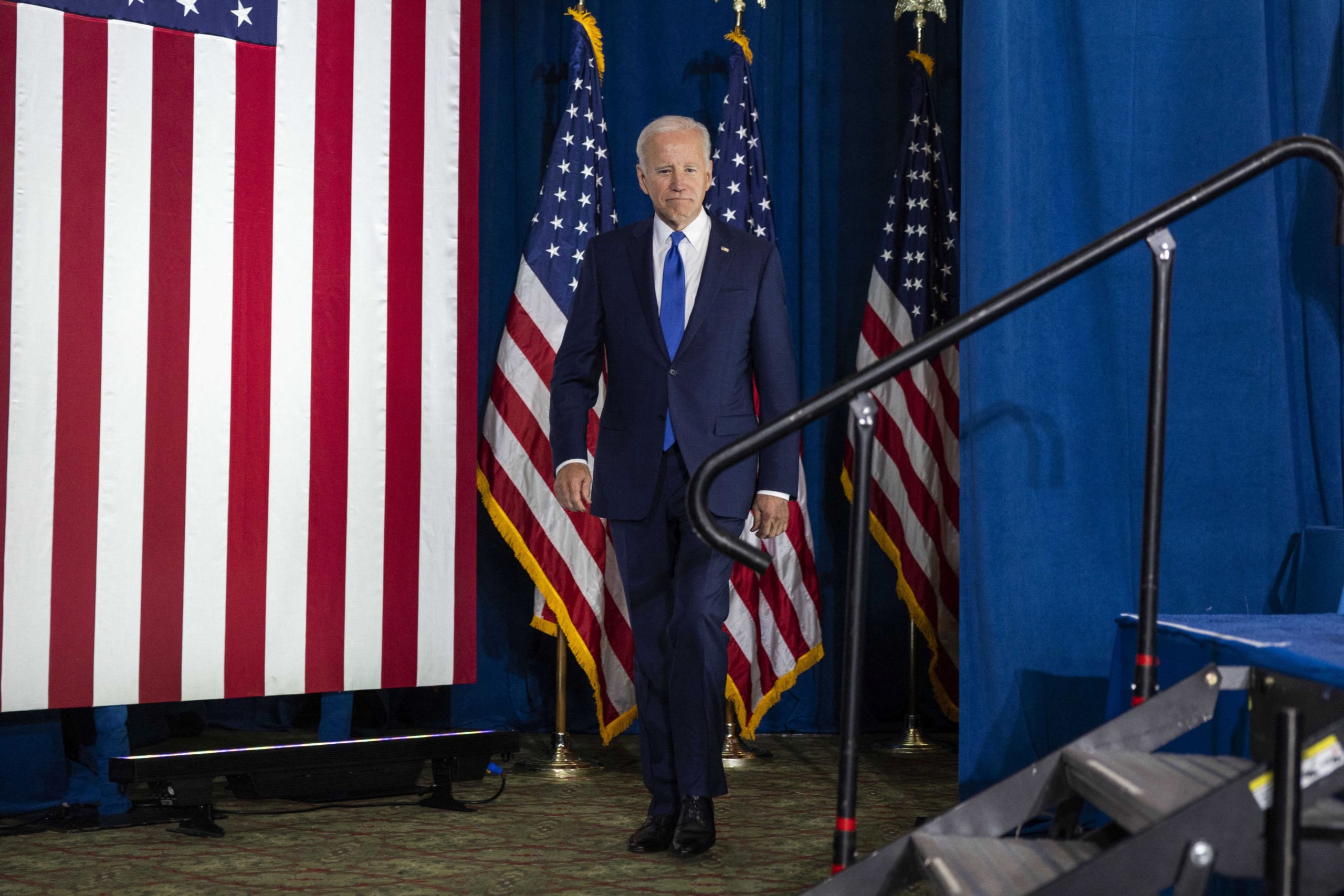 Alegeri în SUA. Biden se străduiește să evite o înfrângere la jumătatea mandatului în fața ofensivei republicane a lui Trump