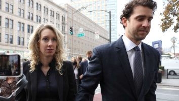 Elizabeth Holmes a fost condamnată la peste 11 ani de închisoare pentru frauda Theranos