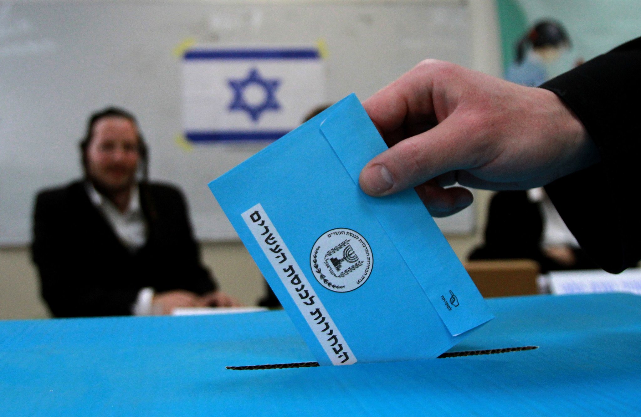Israelienii votează în al cincilea scrutin din ultimii patru ani. Netanyahu vrea să revină la putere