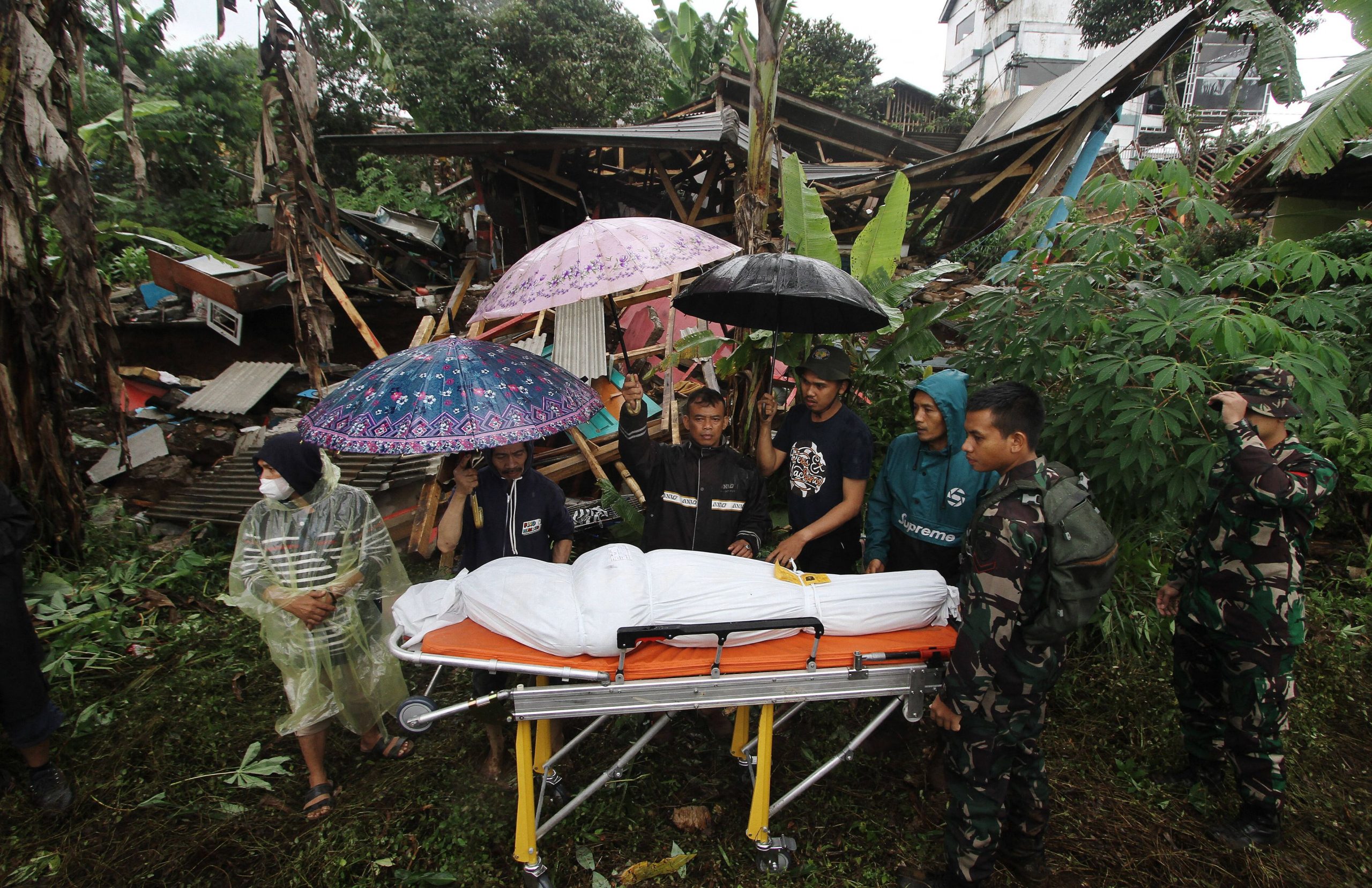 Indonezia: Bilanţul deceselor în urma seismului din provincia Java de Vest creşte la 310