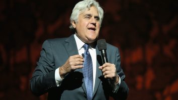 Jay Leno, implicat într-un accident de motocicletă. Comediantul şi-a fracturat mai multe oase