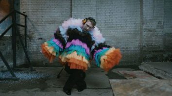 Joe Lycett a distrus 10.000 de lire sterline după ce David Beckham a refuzat să se retragă din contractul său de 10 milioane de lire sterline