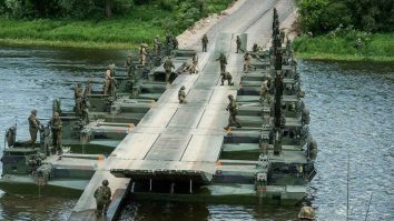 UE va identifica punctele slabe militare de pe poduri, căi ferate și aeroporturi pe fondul invaziei lui Putin în Ucraina