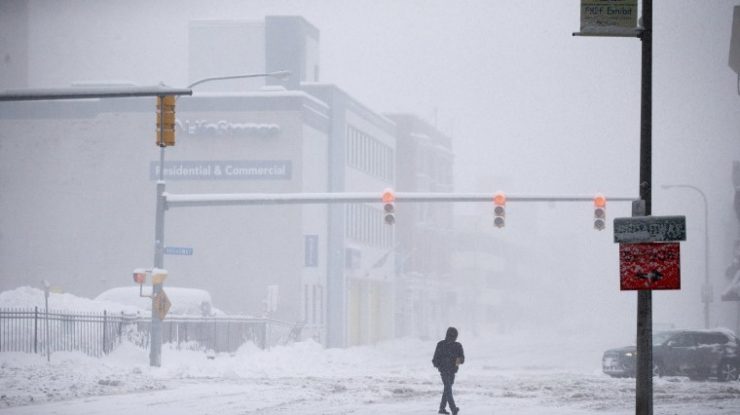 Două decese au fost raportate în urma unei furtuni de zăpadă din vestul New York-ului