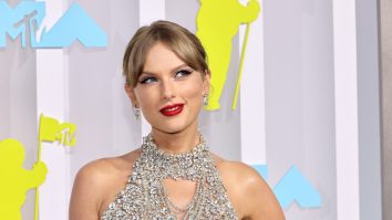 Taylor Swift devine prima artistă care revendică un loc în top 10 în SUA