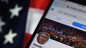 Donald Trump revine pe Twitter la aproape 2 ani după ce a fost interzis în urma unui sondaj al lui Elon Musk