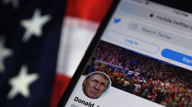 Donald Trump revine pe Twitter la aproape 2 ani după ce a fost interzis în urma unui sondaj al lui Elon Musk