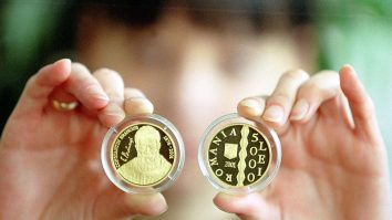 BNR lansează luni o monedă din aur cu tema Tezaurul de la Pietroasa – Vasele Poligonale