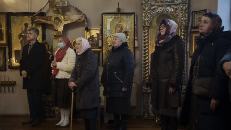 Mulți ucraineni sărbătoresc pentru prima dată Crăciunul pe 25 decembrie într-o ruptură de tradiția comună cu Rusia