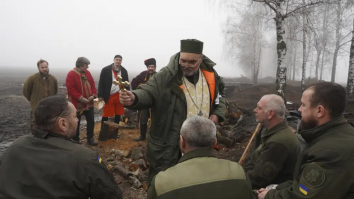 Războiul din Ucraina, ziua 306. Mulți ucraineni sărbătoresc în acest an Crăciunul pe stil nou. Putin susține că Moscova este pregătită pentru discuții de pace, în timp ce atacurile continuă