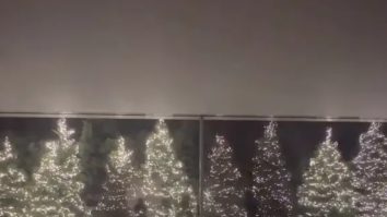 VIDEO. Bradul uriaș cu două etaje al lui Kylie Jenner și alți brazi de Crăciun ai celebrităților din 2022