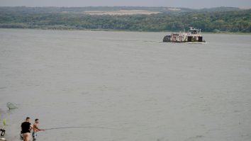 Poluare cu petrol pe Dunăre pe o lungime de 6 kilometri