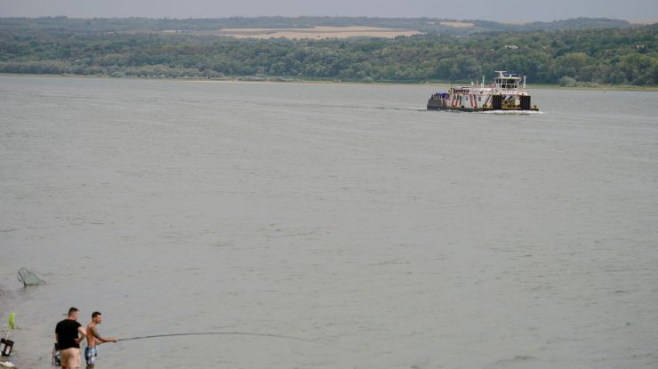 Poluare cu petrol pe Dunăre pe o lungime de 6 kilometri