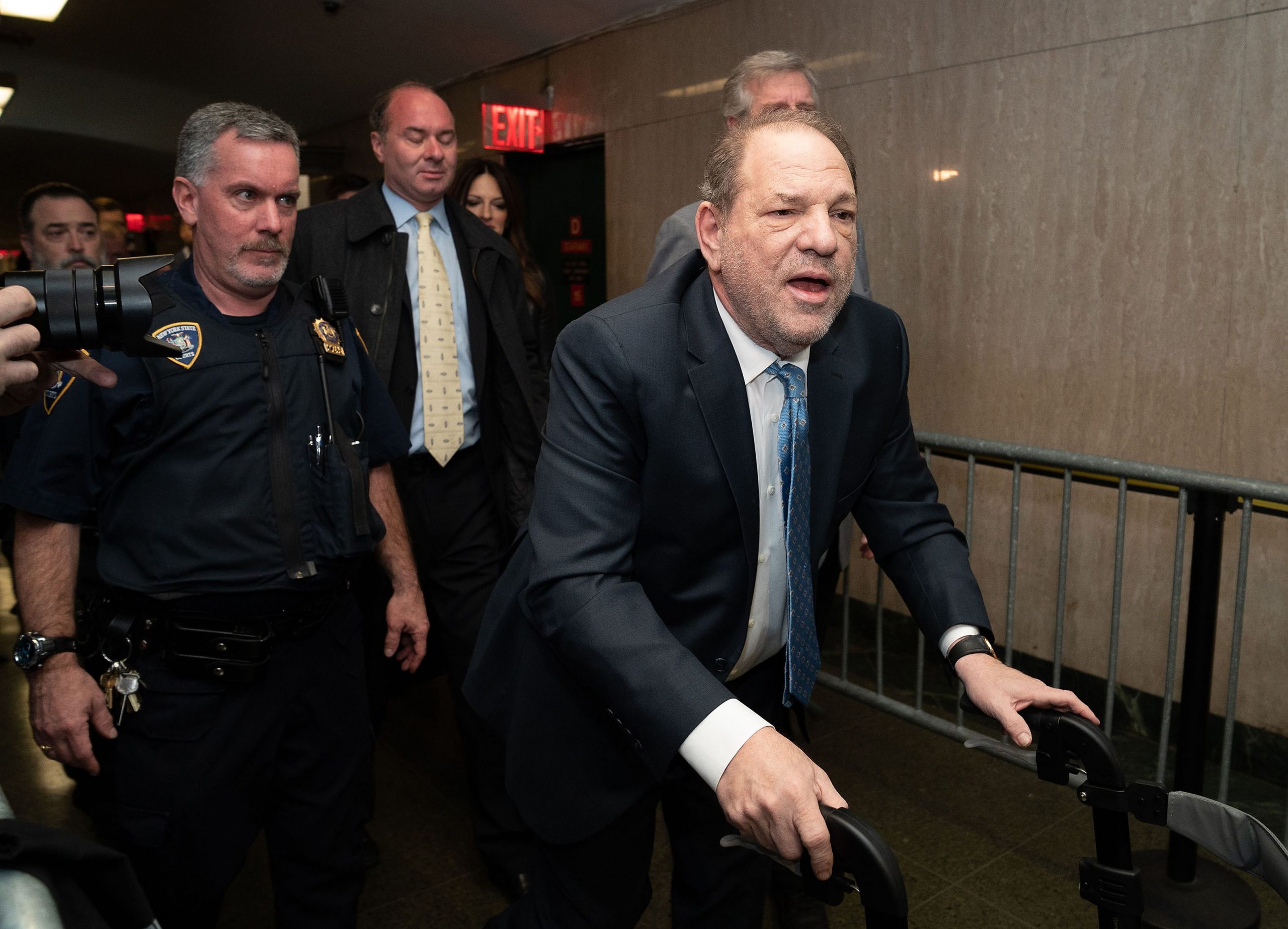 Harvey Weinstein, găsit vinovat în al doilea proces pentru infracţiuni sexuale. Ce pedeapsă ar putea primi