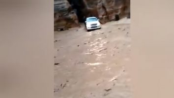 Inundaţii şi ploi torenţiale în Iordania. Sute de turişti evacuaţi de la Petra