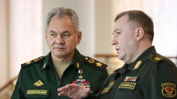 Miniștrii apărării din Rusia și Belarus au purtat discuții la Minsk, potrivit presei de stat