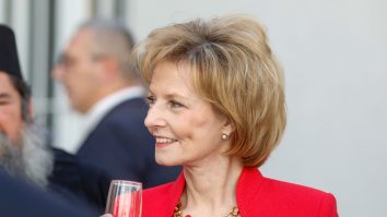 Custodele Coroanei: Transmit afecţiunea pentru românii care au dovedit compasiune faţă de cei care suferă