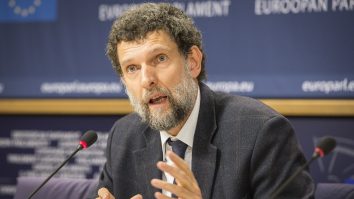 Turcia: Activistul și filantropul Osman Kavala, condamnat la închisoare pe viață