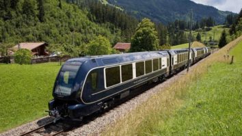 Lumea de mâine: Elveția a lansat un tren revoluționar care poate trece de pe o șină pe alta și își poate ajusta înălțimea vagoanelor