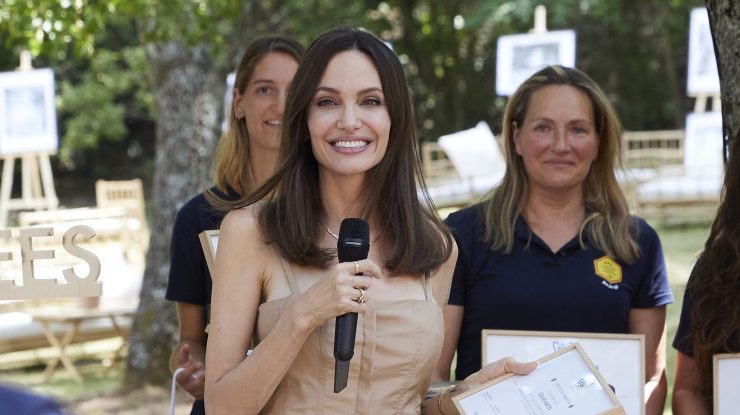 După mai bine de 20 de ani, Angelina Jolie renunță la rolul de ambasador ONU pentru refugiați