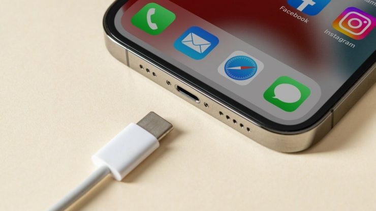 Apple a primit un termen limită pentru a schimba portul lightning al iPhone cu USB-C