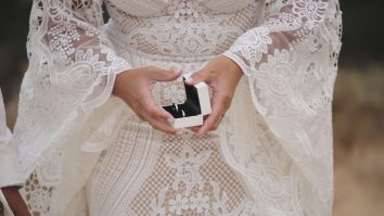 „Mă iau de soție și mă iubesc pentru totdeauna”. 10 femei din Spania s-au căsătorit cu ele însele