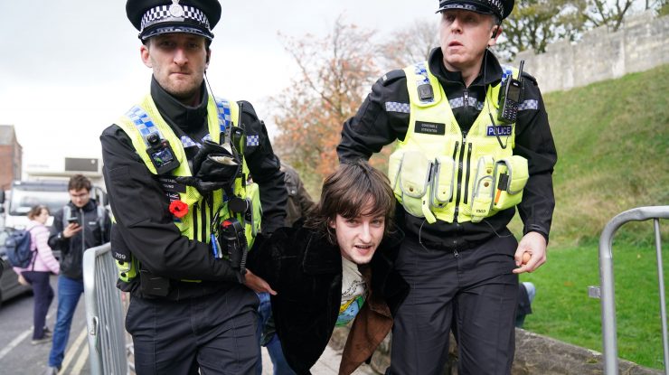 UK: Un bărbat a fost arestat după ce a aruncat cu ouă în regele Charles al III-lea