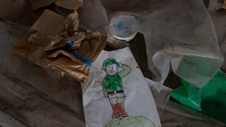 În semn de patriotism, rușii trimit cadouri handmade trupelor din Ucraina