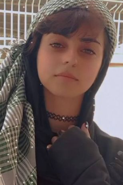 Regimul iranian revine asupra deciziei de a executa o fată de 16 ani, în timp ce mulțimea cere eliberarea ei