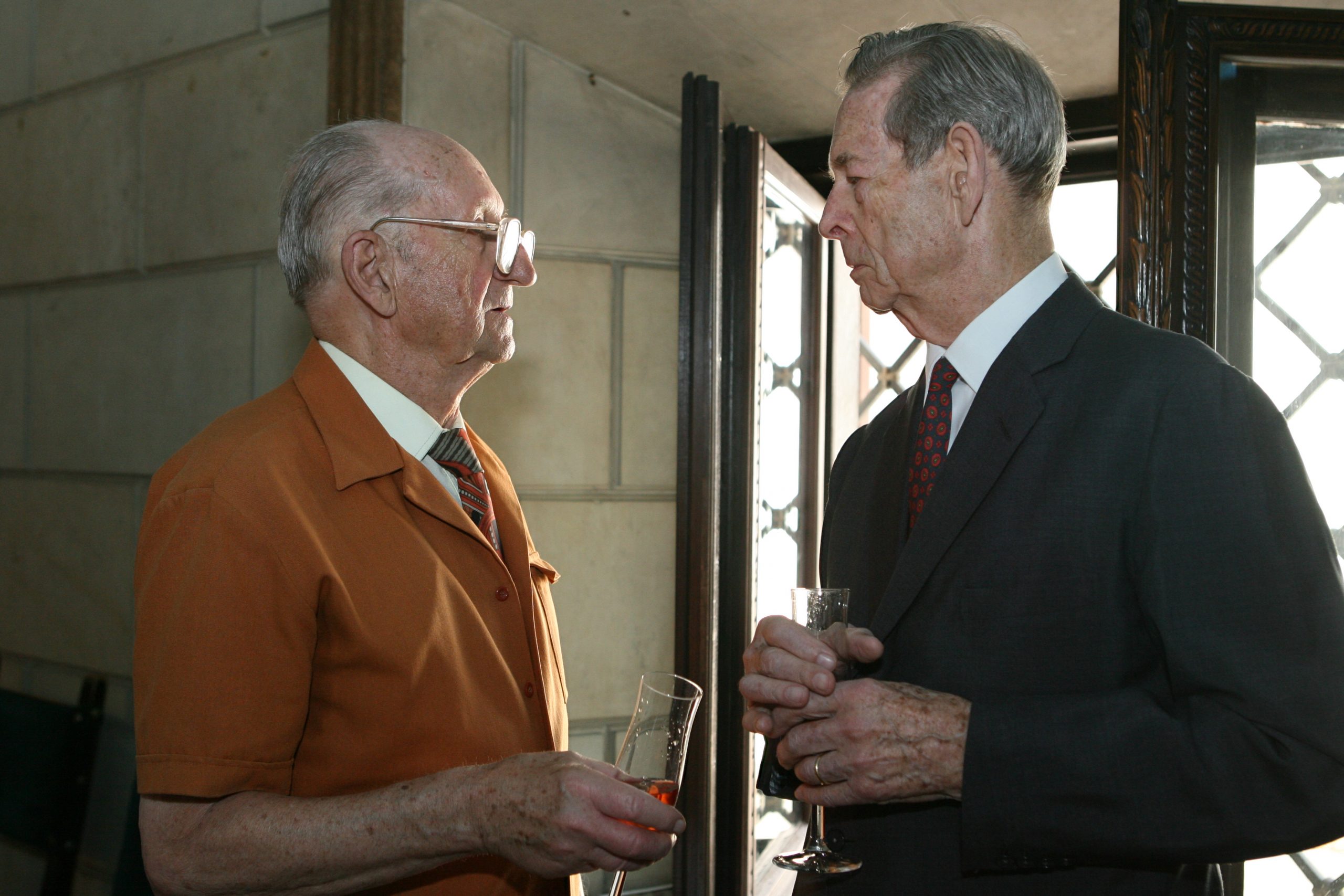 Pe 30 decembrie 1947, comuniștii l-au forțat pe Regele Mihai să abdice. „Dacă nu pleci vor muri 1.000 de studenți”