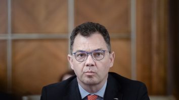 PSD: Virgil Popescu pune frână dezvoltării energiilor regenerabile prin taxare