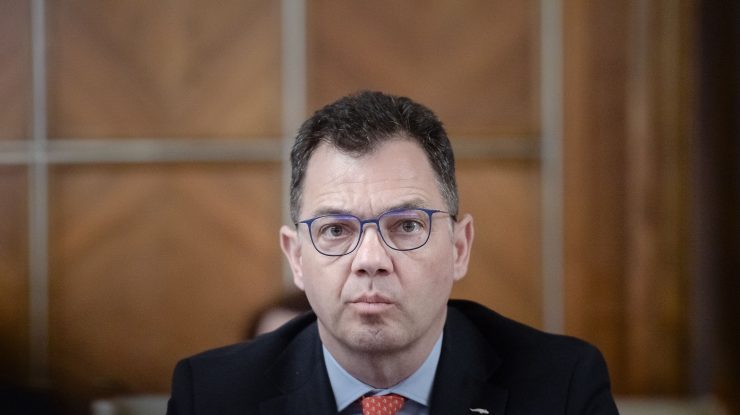 PSD: Virgil Popescu pune frână dezvoltării energiilor regenerabile prin taxare