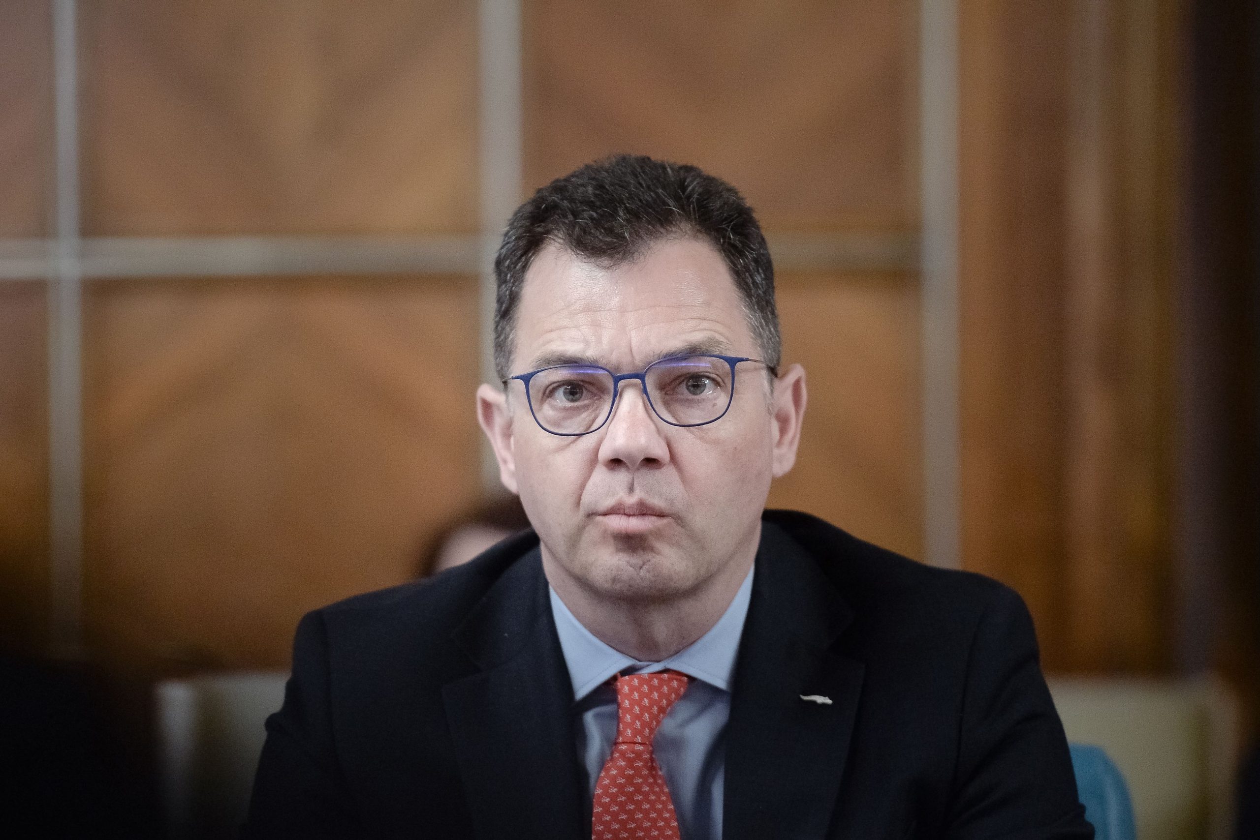 PSD: Virgil Popescu pune frână dezvoltării energiilor regenerabile prin taxare