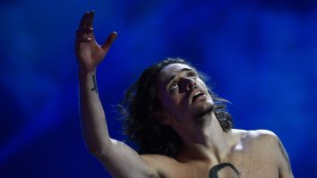 Spectacolele lui Serghei Polunin, celebrul balerin rus care are trei tatuaje cu figura lui Vladimir Putin, anulate în Italia: „Climat de tensiuni și amenințări”