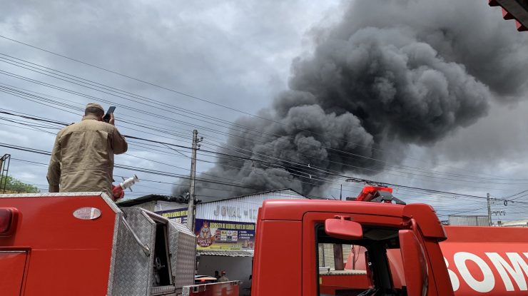 Incendiu la un centru comercial din Brașov. Aproximativ 80 de persoane s-au autoevacuat