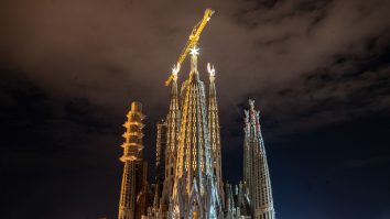 VIDEO. Sagrada Familia din Barcelona a iluminat pentru prima dată turnurile evangheliștilor Luca și Marcu